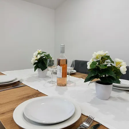 Apartamento Avinora Moderne Mit Balkon Zwischen Chiemsee & Kampenwand *
